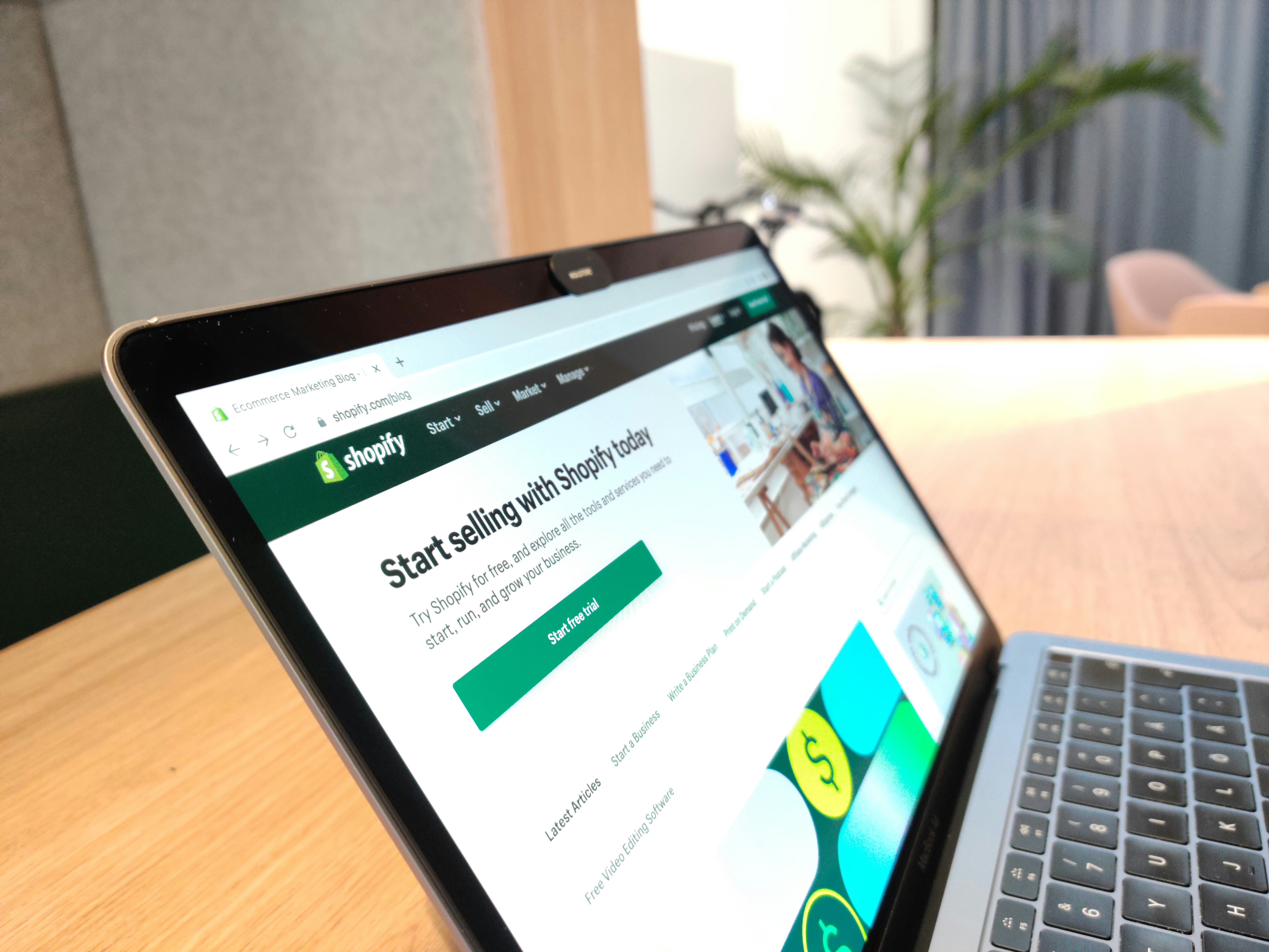 Read more about the article Why Responsive Shopify Themes Are the Key to Building an Engaging Online Store