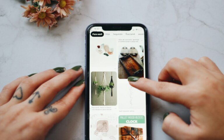 Read more about the article Unlock Success in E-Commerce| How to Spot Trending Products to Sell Online