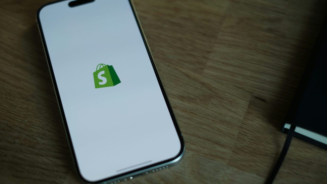7 Powerful Shopify Social Media Integration Tools to Skyrocket Sales